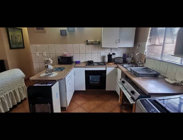 3 BEDROOM APARTMENT FOR SALE IN RENSBURG